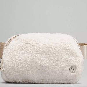Lululemon Fleece everywhere belt bag in Ivory/Trench